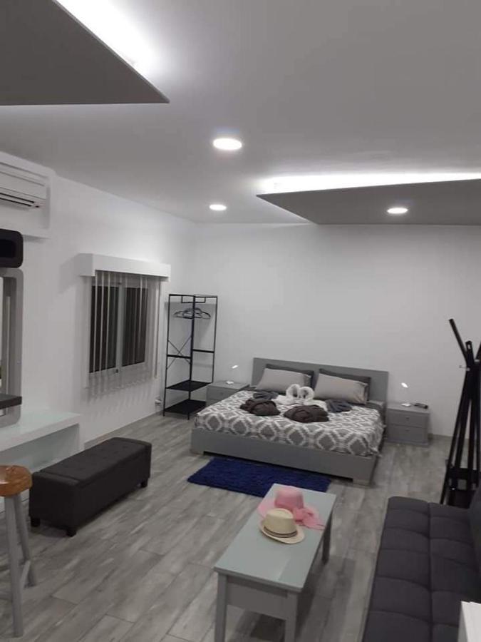 Deluxe Yiota'S Studio ! Klorakas Exterior foto