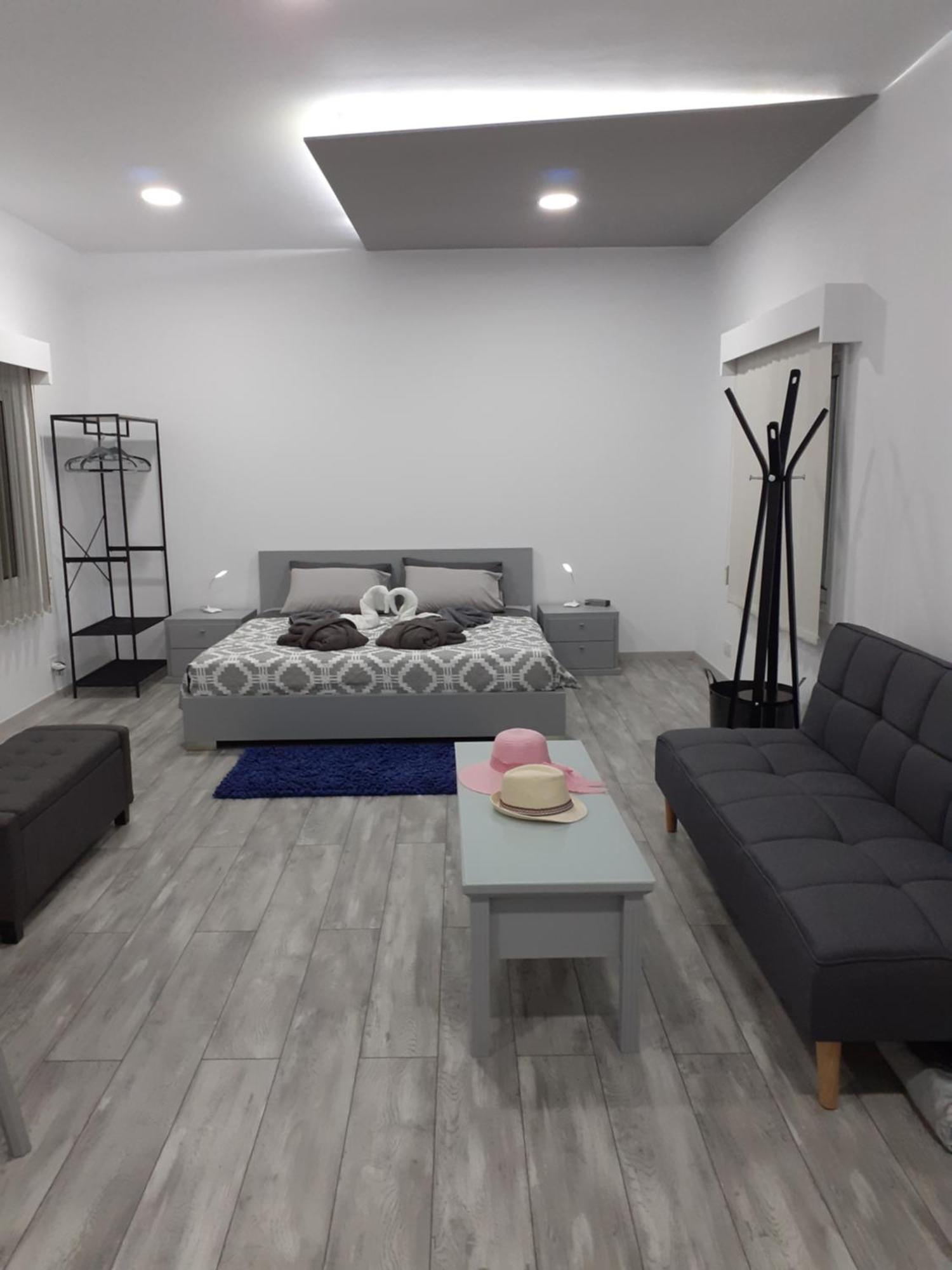 Deluxe Yiota'S Studio ! Klorakas Habitación foto