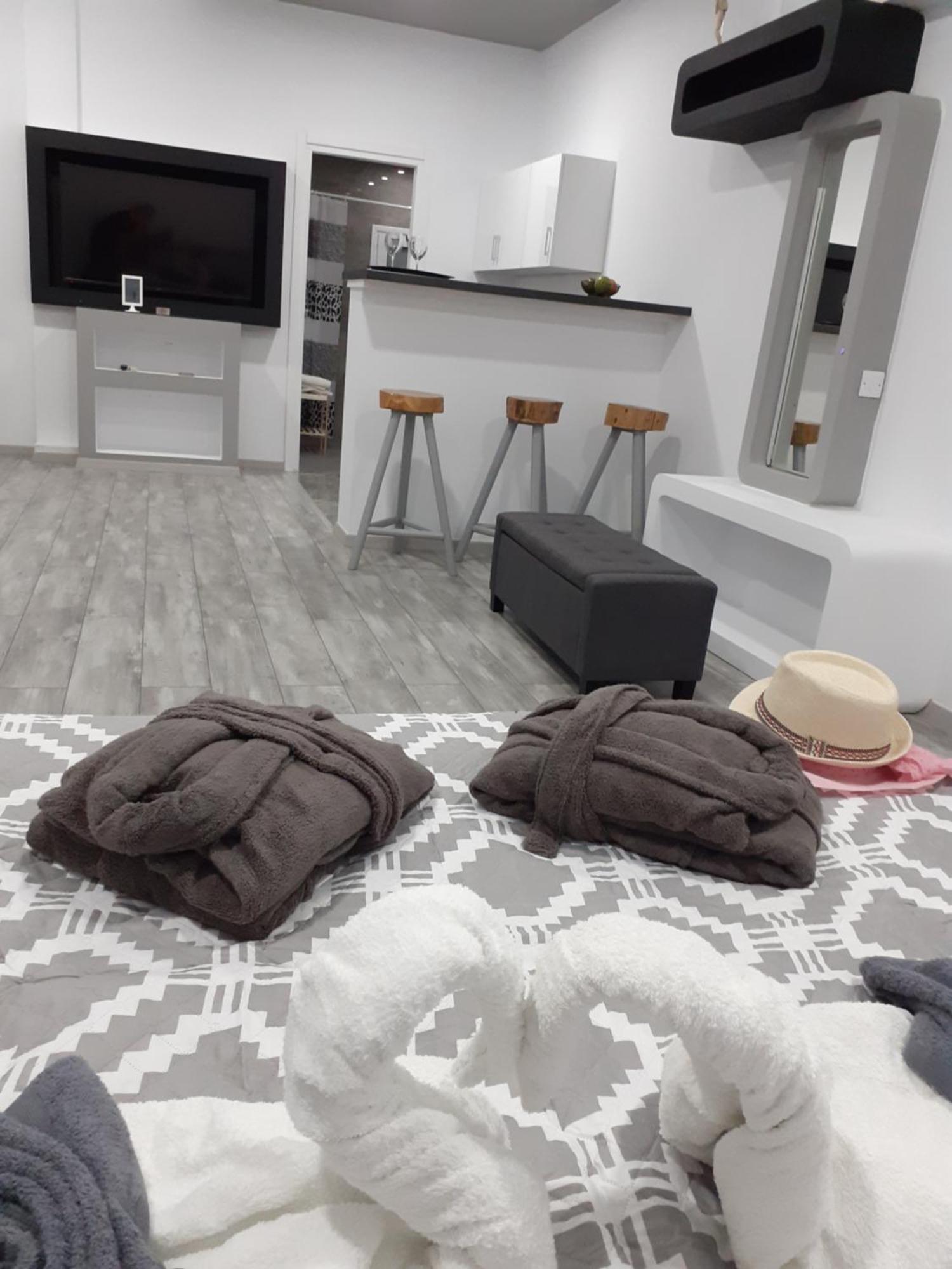 Deluxe Yiota'S Studio ! Klorakas Habitación foto