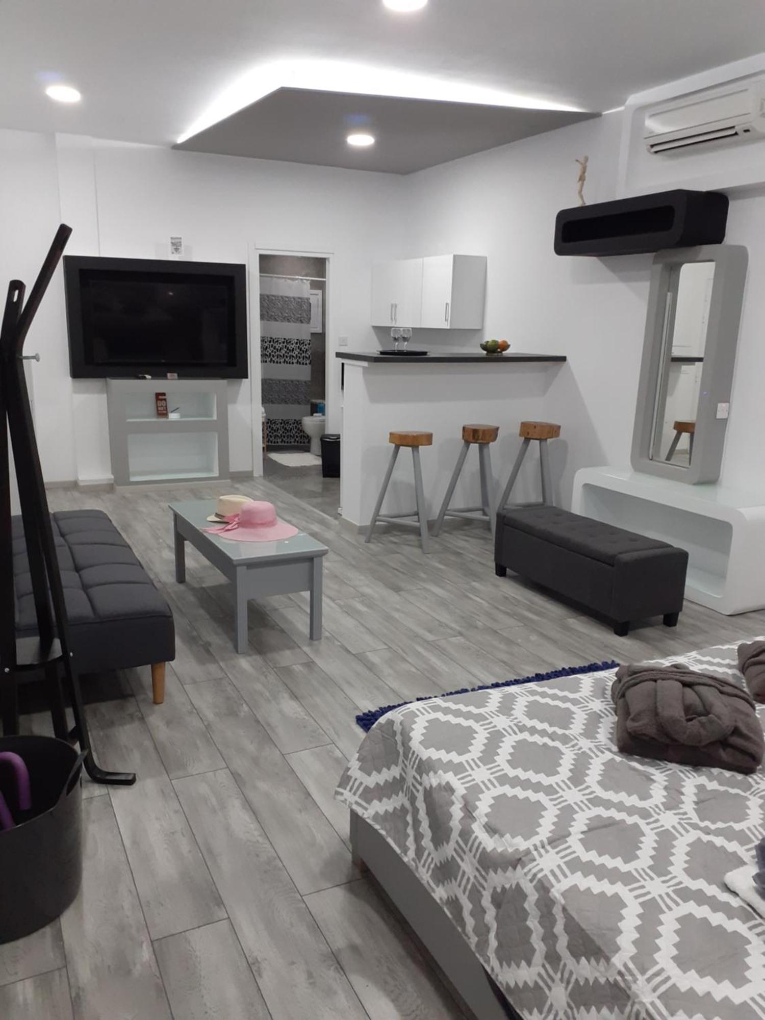 Deluxe Yiota'S Studio ! Klorakas Habitación foto